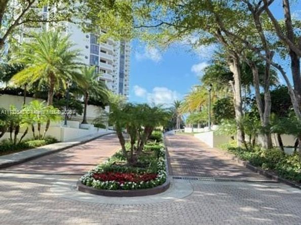 1000 W Island Blvd 2407, Aventura FL 33160