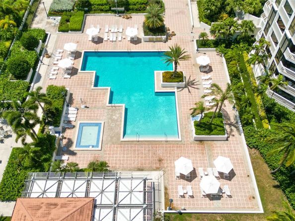 1000 W Island Blvd 2407, Aventura FL 33160