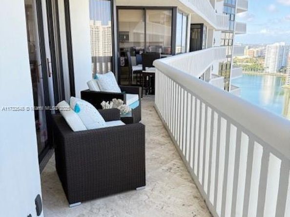 1000 W Island Blvd 2407, Aventura FL 33160