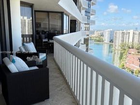 1000 W Island Blvd 2407, Aventura FL 33160