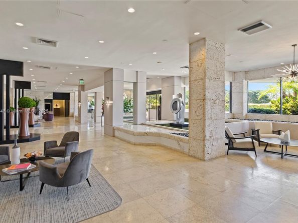 1000 W Island Blvd 2407, Aventura FL 33160