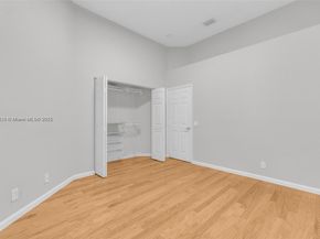 2553 Bay Pointe Dr, Weston FL 33327