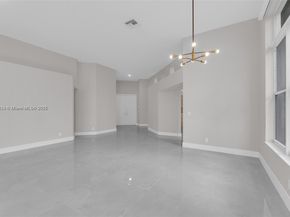 2553 Bay Pointe Dr, Weston FL 33327