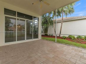 2553 Bay Pointe Dr, Weston FL 33327
