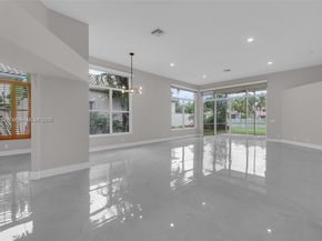 2553 Bay Pointe Dr, Weston FL 33327