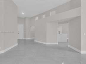 2553 Bay Pointe Dr, Weston FL 33327