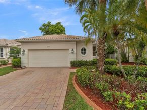 2553 Bay Pointe Dr, Weston FL 33327