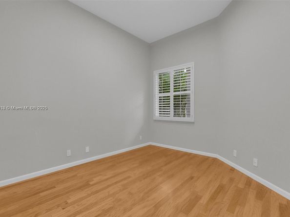 2553 Bay Pointe Dr, Weston FL 33327