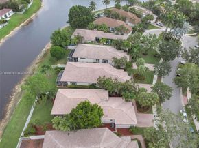 2553 Bay Pointe Dr, Weston FL 33327