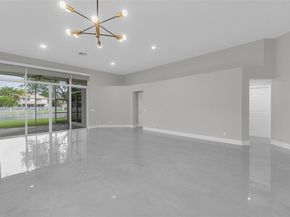 2553 Bay Pointe Dr, Weston FL 33327