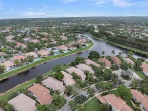 2553 Bay Pointe Dr, Weston FL 33327