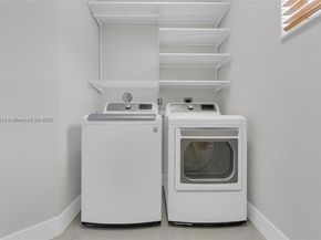 2553 Bay Pointe Dr, Weston FL 33327