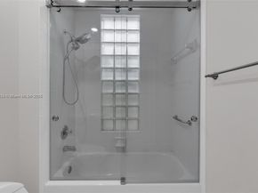 2553 Bay Pointe Dr, Weston FL 33327