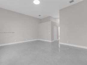 2553 Bay Pointe Dr, Weston FL 33327