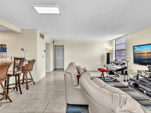3100 N Pine Island Rd 301, Sunrise FL 33351