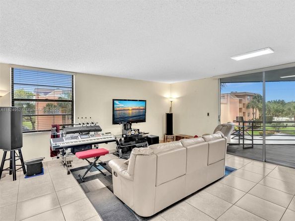 3100 N Pine Island Rd 301, Sunrise FL 33351
