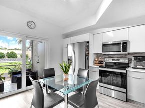 9925 NW 57th Mnr, Coral Springs FL 33076