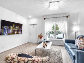 9925 NW 57th Mnr, Coral Springs FL 33076