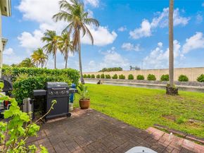 9925 NW 57th Mnr, Coral Springs FL 33076