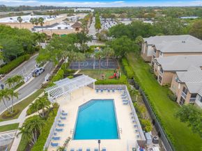 9925 NW 57th Mnr, Coral Springs FL 33076