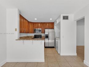 3516 Gardens East Dr A, Palm Beach Gardens FL 33410