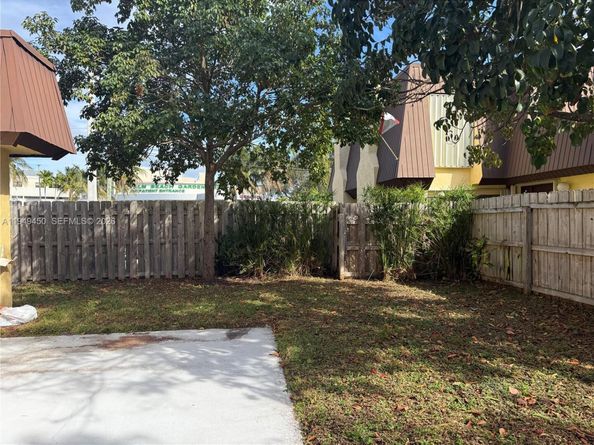 3516 Gardens East Dr A, Palm Beach Gardens FL 33410