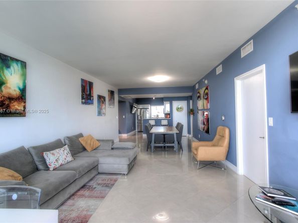 601 NE 36th St 710, Miami FL 33137