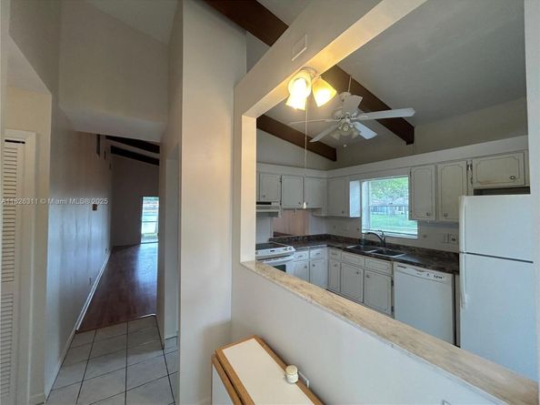 316 Briarwood Cir 417, Hollywood FL 33024