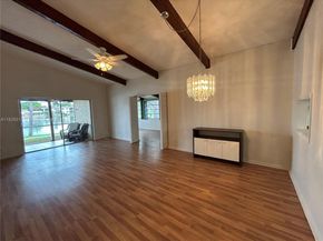 316 Briarwood Cir 417, Hollywood FL 33024