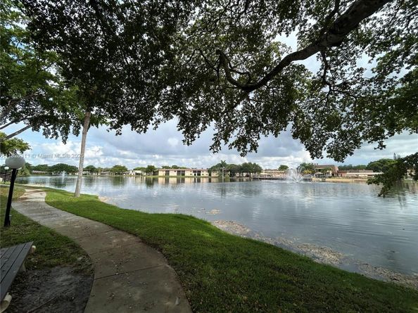 316 Briarwood Cir 417, Hollywood FL 33024