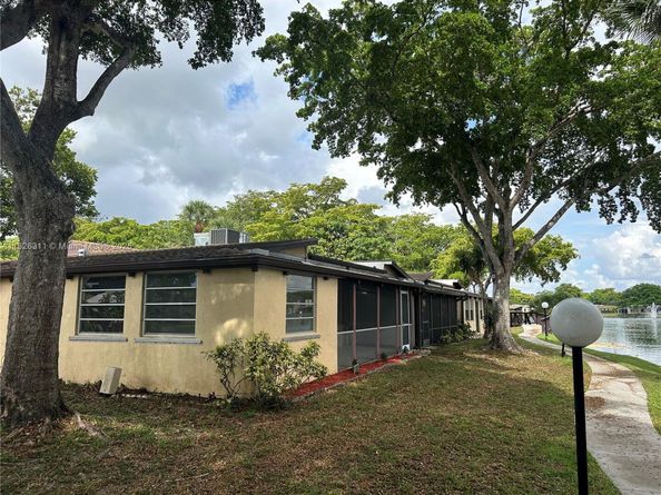 316 Briarwood Cir 417, Hollywood FL 33024