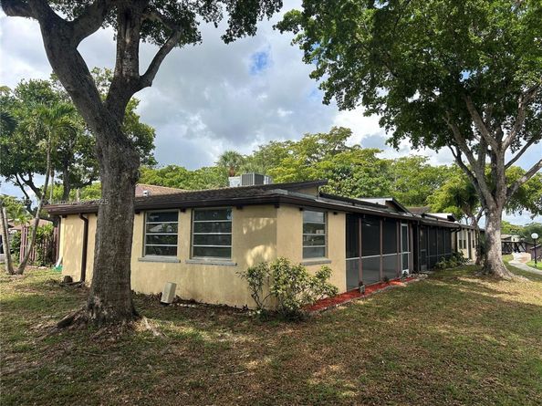 316 Briarwood Cir 417, Hollywood FL 33024
