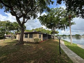 316 Briarwood Cir 417, Hollywood FL 33024