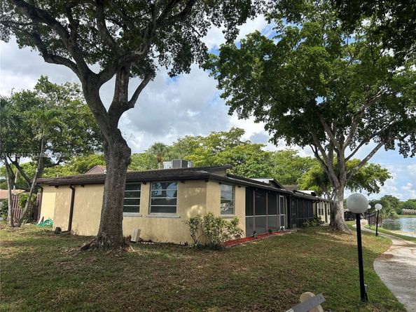 316 Briarwood Cir 417, Hollywood FL 33024