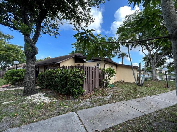 316 Briarwood Cir 417, Hollywood FL 33024