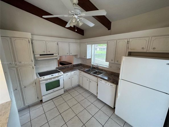 316 Briarwood Cir 417, Hollywood FL 33024