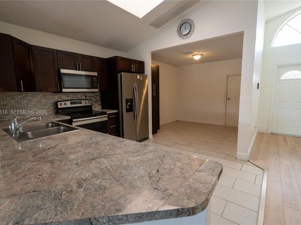 9936 W Daffodil Ln, Miramar FL 33025