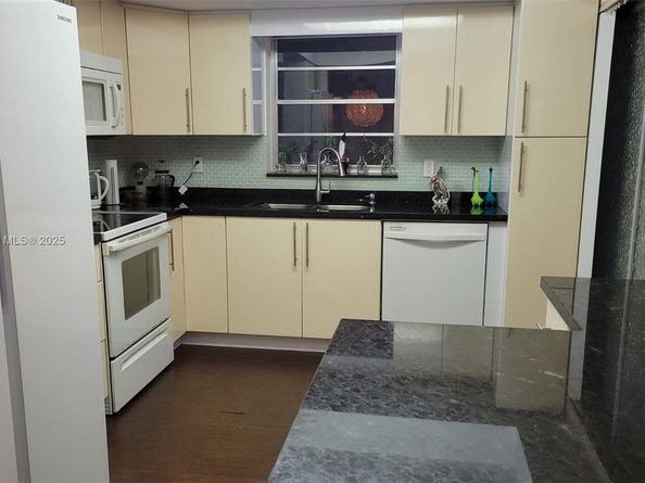 200 NE 12th Ave 7B, Hallandale Beach FL 33009