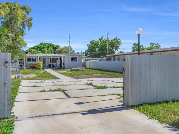 2930 NW 90th St, Miami FL 33147