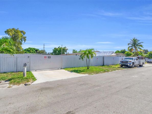 2930 NW 90th St, Miami FL 33147