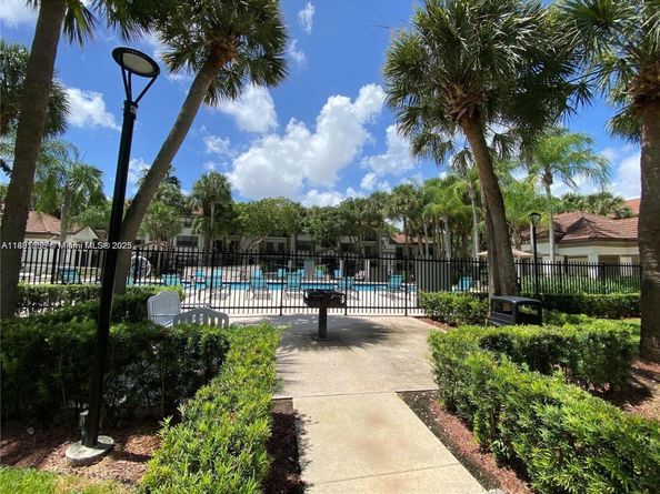610 S Park Rd 351, Hollywood FL 33021