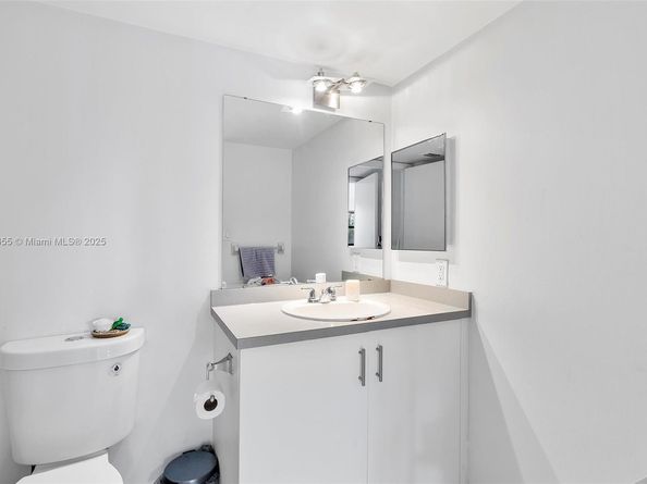 610 S Park Rd 351, Hollywood FL 33021