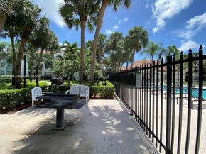 610 S Park Rd 351, Hollywood FL 33021