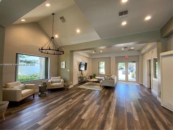 610 S Park Rd 351, Hollywood FL 33021