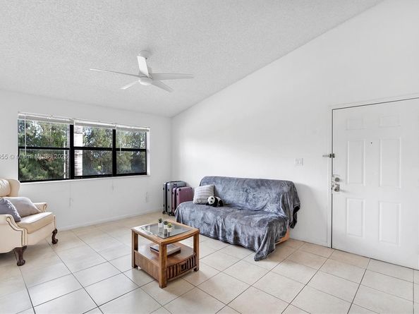 610 S Park Rd 351, Hollywood FL 33021