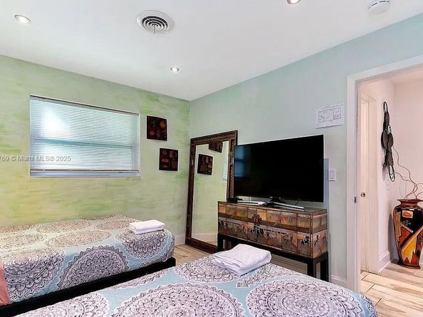 4521 NE 15th Ter, Oakland Park FL 33334