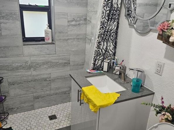 351 E 4th Ave 4, Hialeah FL 33010