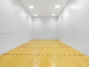 690 SW 1st Ct 1213, Miami FL 33130