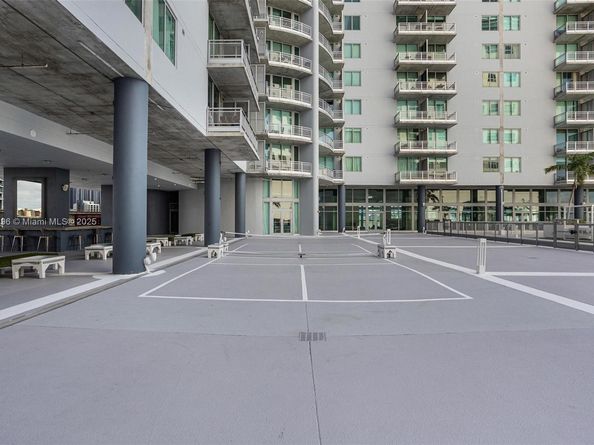 690 SW 1st Ct 1213, Miami FL 33130