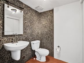 690 SW 1st Ct 1213, Miami FL 33130